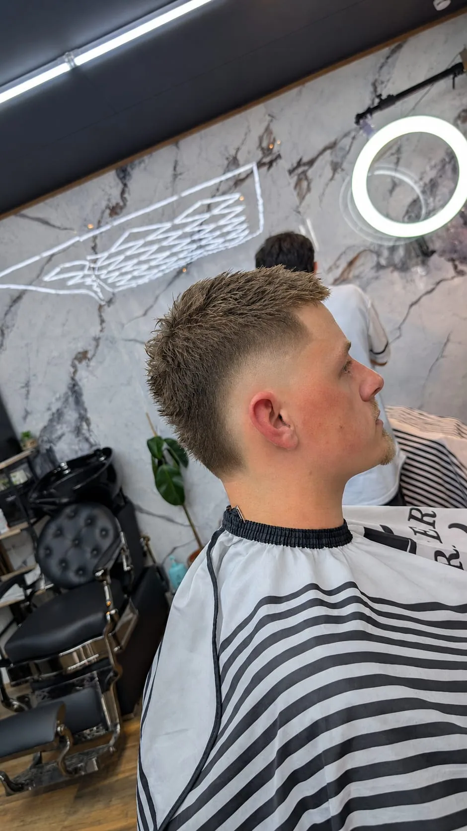 Moderne fade met een strak afgewerkte overgang